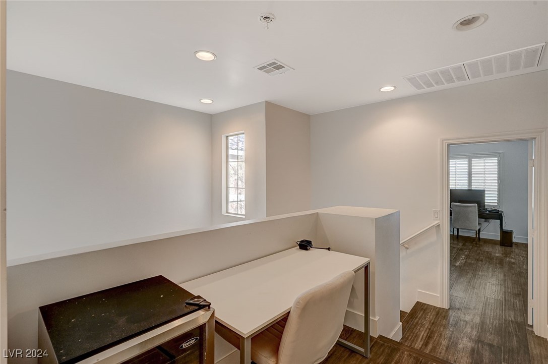 4727 Sweeping Glen Street Property Photo 17