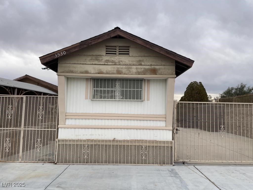 3530 North Pecos Road Property Photo
