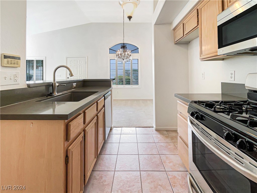 5998 Greenery View Lane Property Photo 6