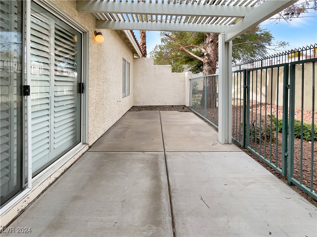 5998 Greenery View Lane Property Photo 8