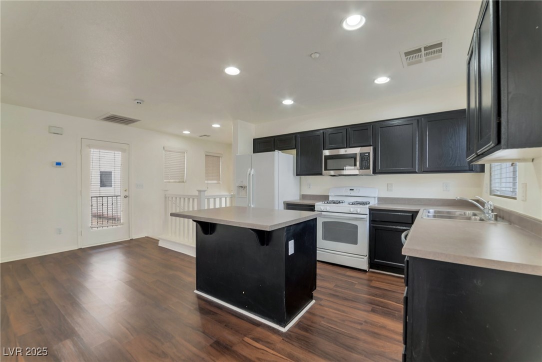 6485 Arrow Cottage Court Property Photo 9