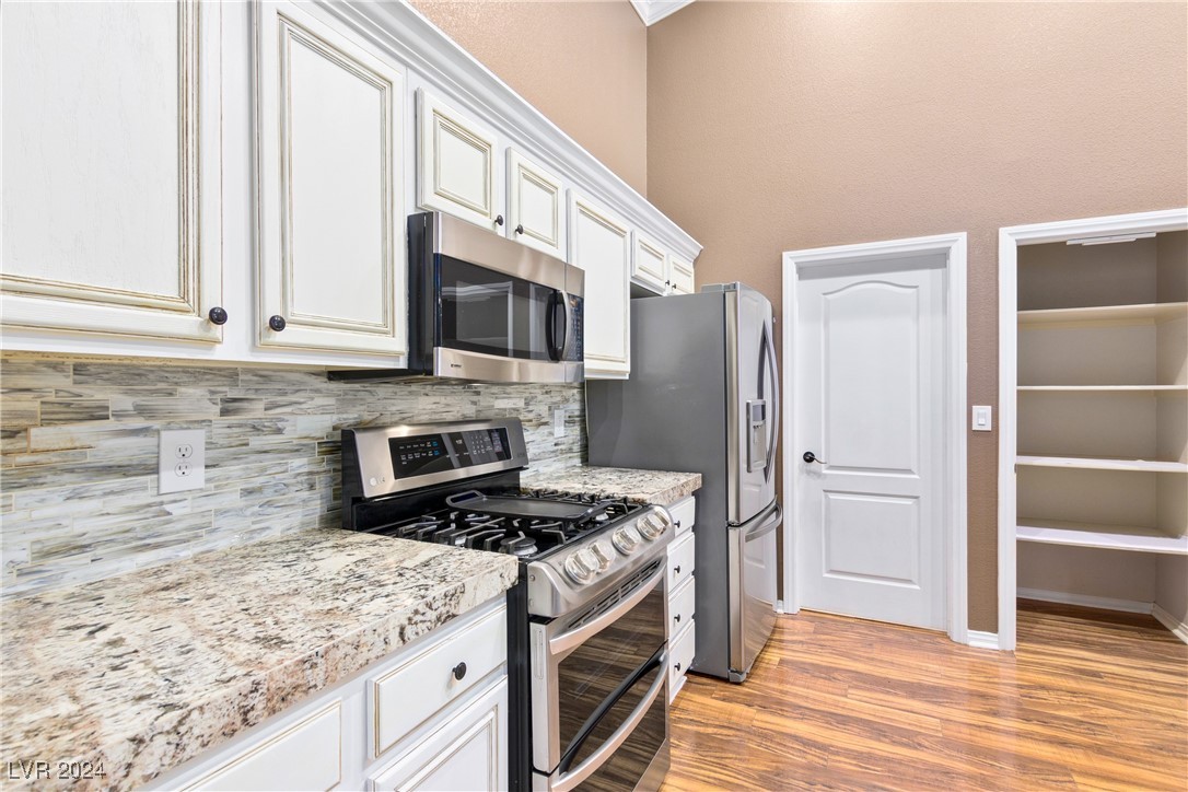 1053 Plentywood Place Property Photo 10