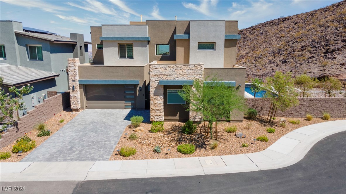318 Shaded Canyon Drive Property Photo 2