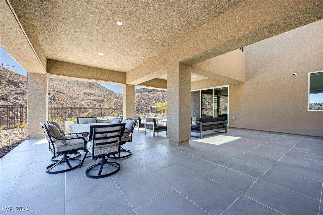 318 Shaded Canyon Drive Property Photo 32