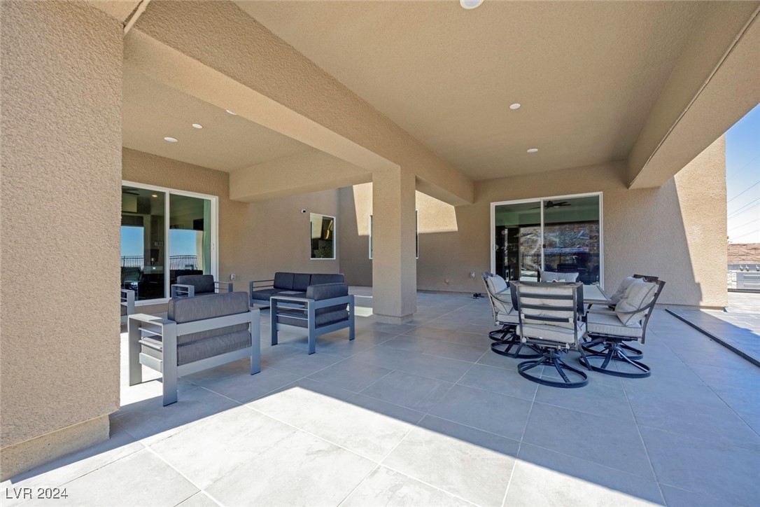 318 Shaded Canyon Drive Property Photo 34