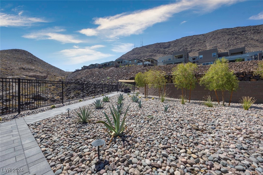 318 Shaded Canyon Drive Property Photo 38