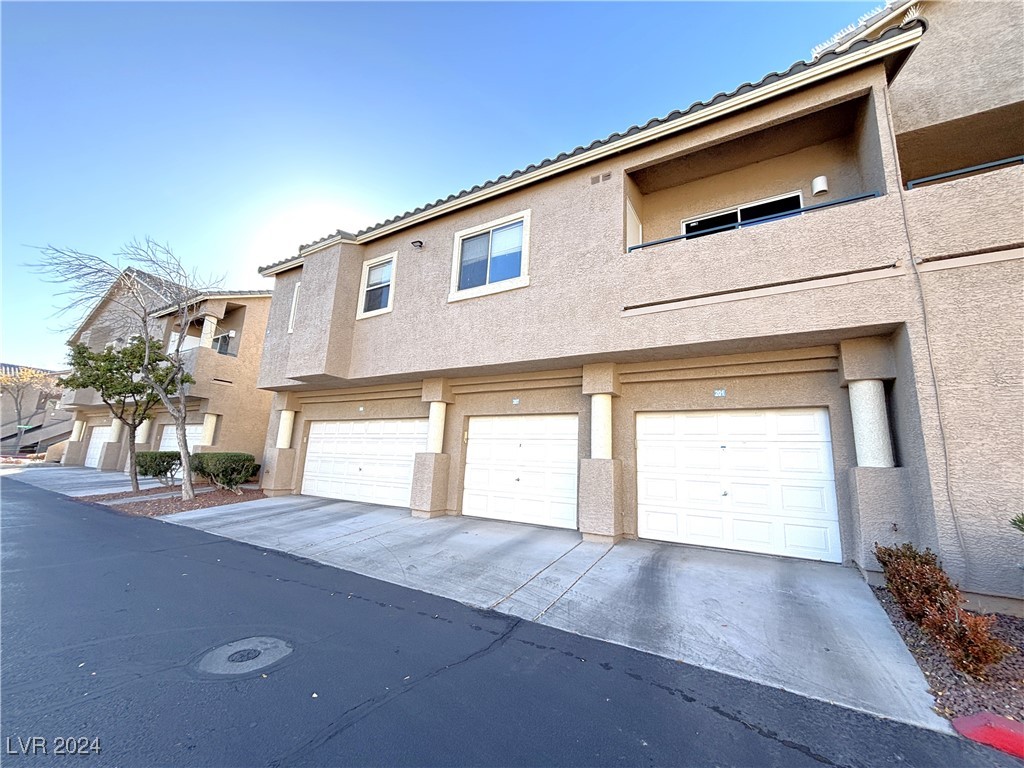 2053 Jasper Bluff Street 201 Property Photo 5