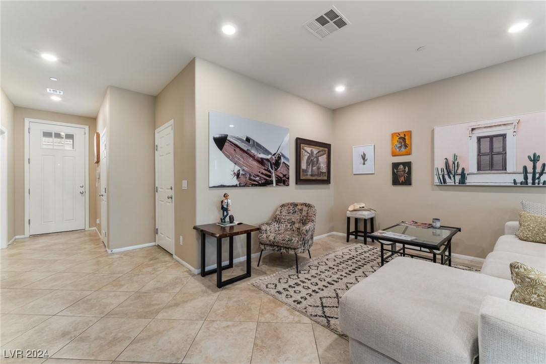 5372 Silver Branch Avenue Property Photo 3