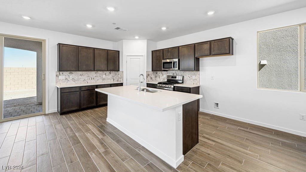 647 North Water Street Property Photo 4