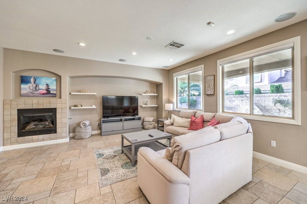 525 Copper View Street Property Photo 8