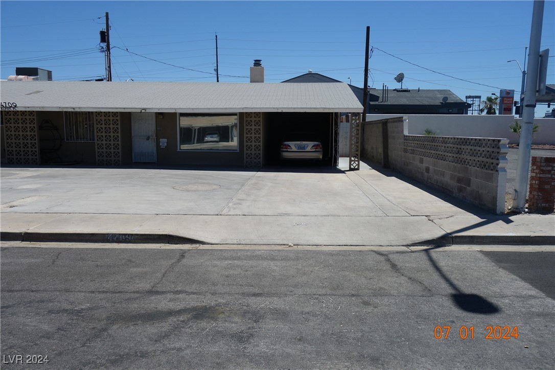 4709 West Alpine Place Property Photo 7
