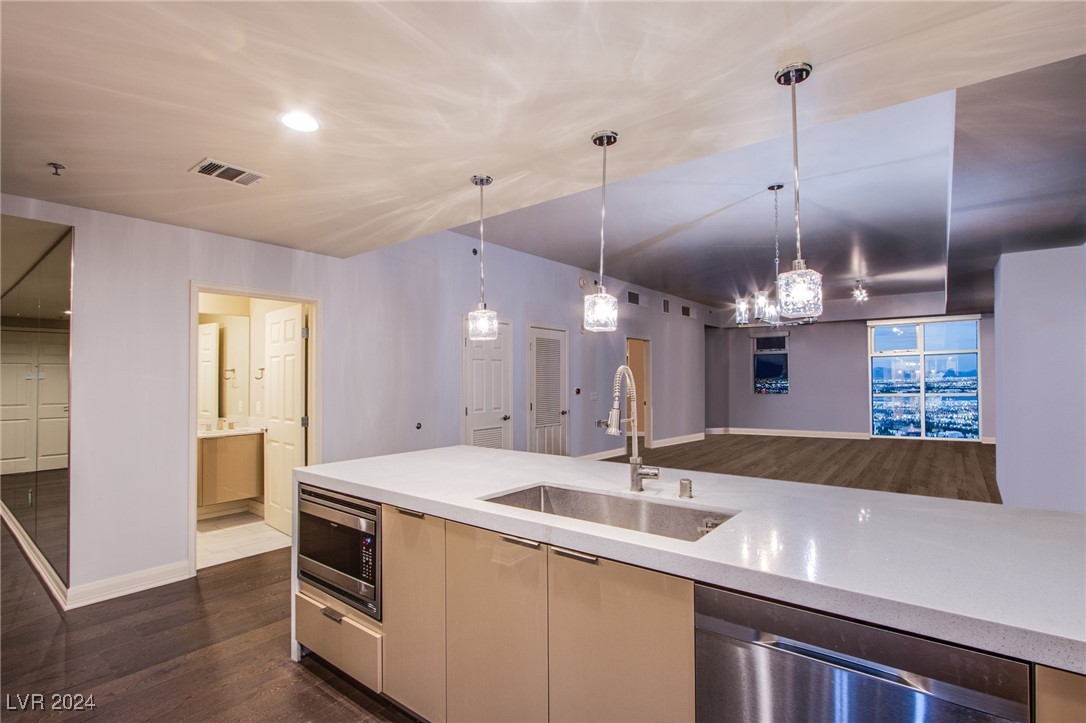 150 Las Vegas Boulevard 2114 Property Photo 2