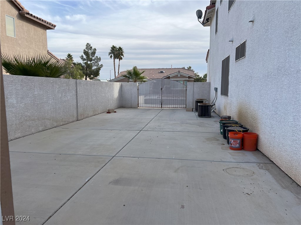 3049 Azure Bay Street Property Photo 4