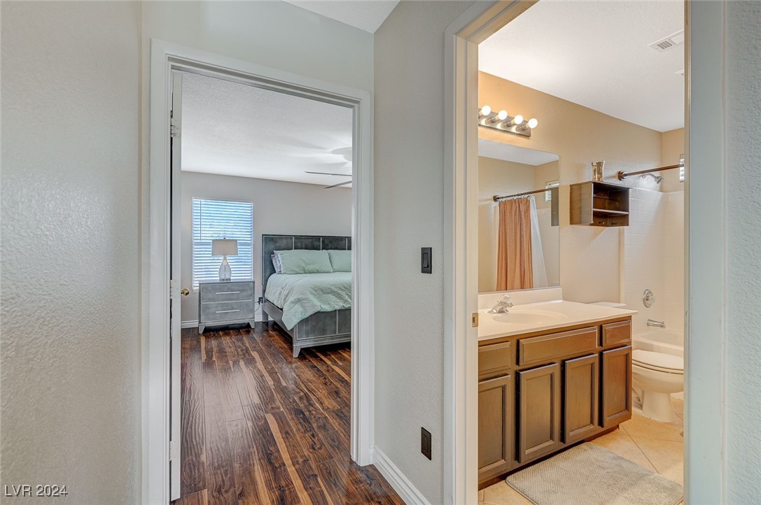 5024 Glittering Star Court Property Photo 33