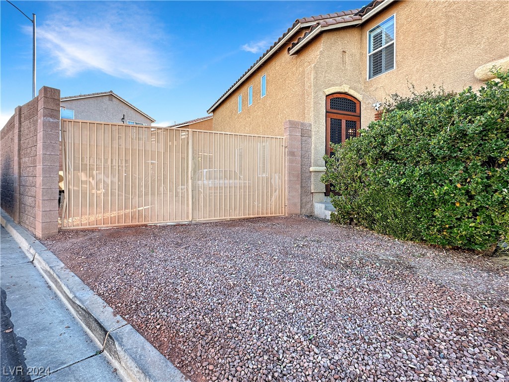489 Blushing Maple Street Property Photo 4