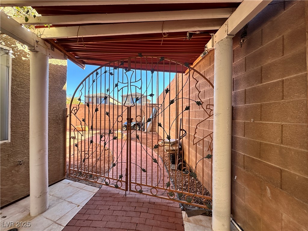 489 Blushing Maple Street Property Photo 8