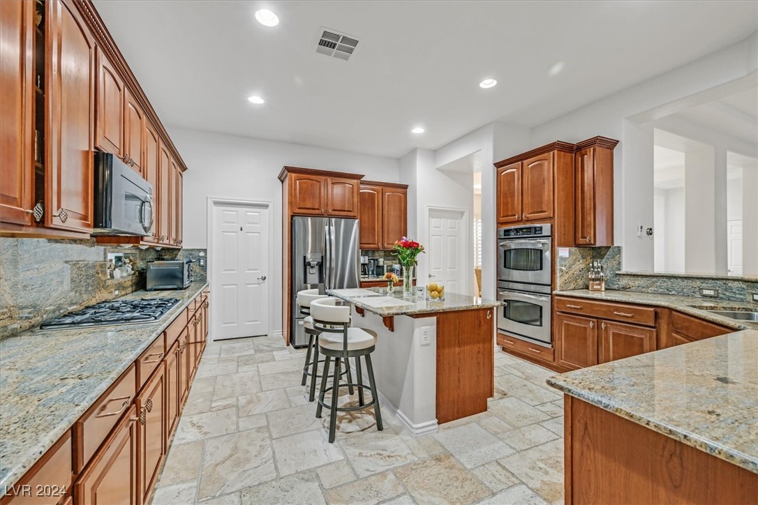 2738 Kingclaven Drive Property Photo 4