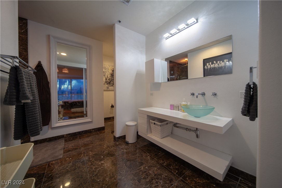 4575 Dean Martin Drive 3211 Property Photo 5