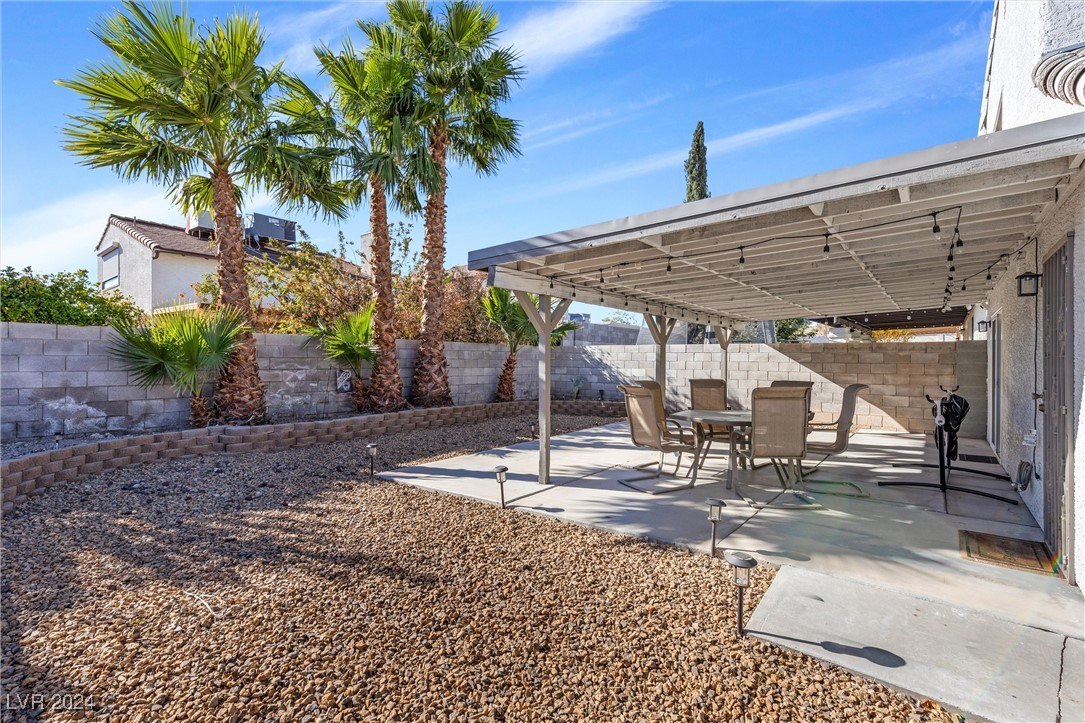 8253 Abercrombe Way Property Photo 3