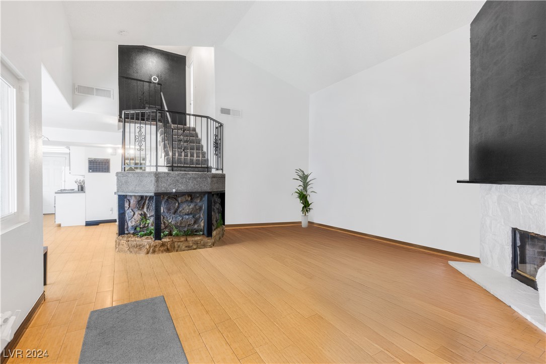 8253 Abercrombe Way Property Photo 6