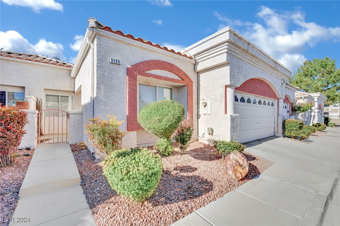 5125 Briar Meadow Way Property Photo 3