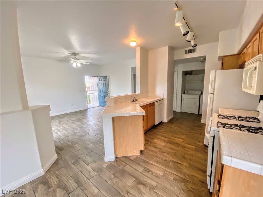 2100 Black Island Street 101 Property Photo 4
