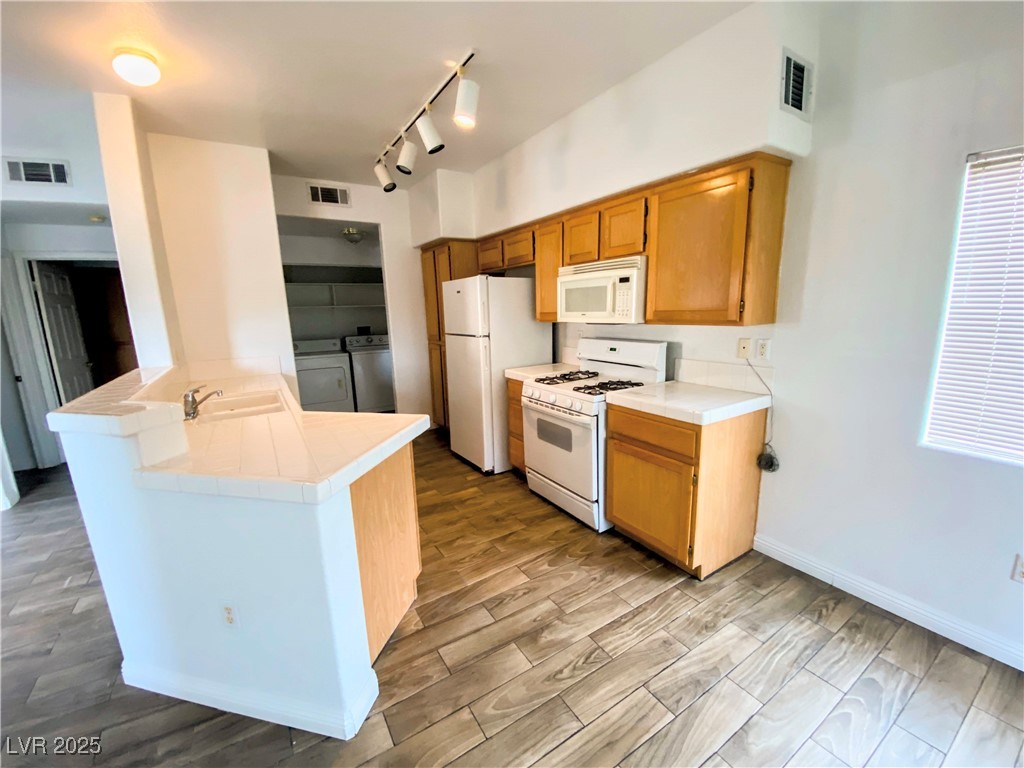 2100 Black Island Street 101 Property Photo 5