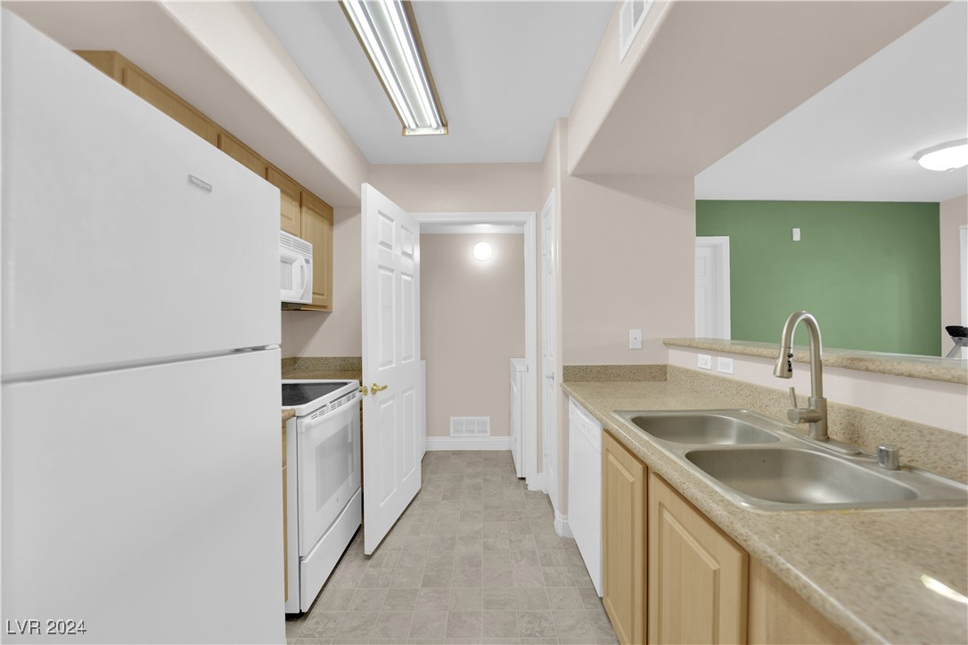 8000 West Badura Avenue 2106 Property Photo 16