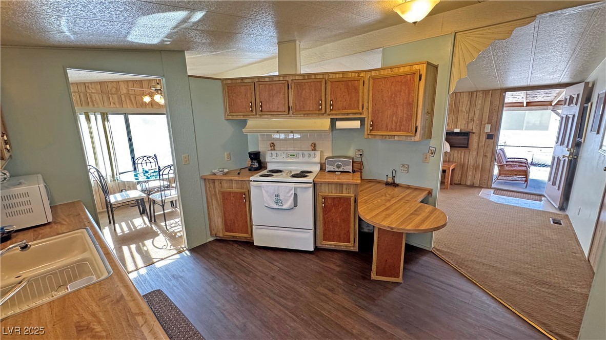 70 West Russell Road Property Photo 17
