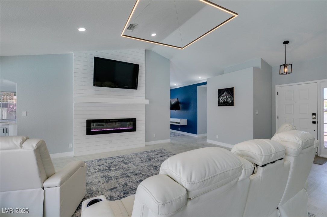 8150 Beaverbrook Way Property Photo 4