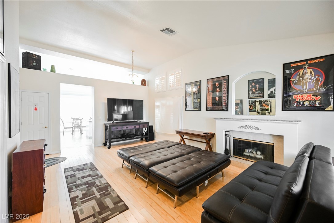 1424 Country Hollow Drive Property Photo 3