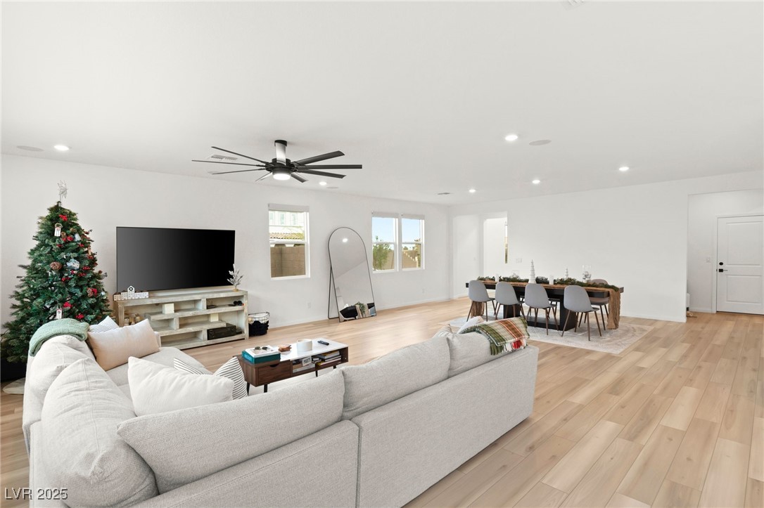 5921 Bruselas Street Property Photo 6