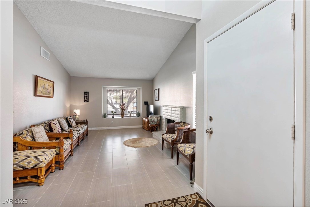 3973 El Camino Road Property Photo 4