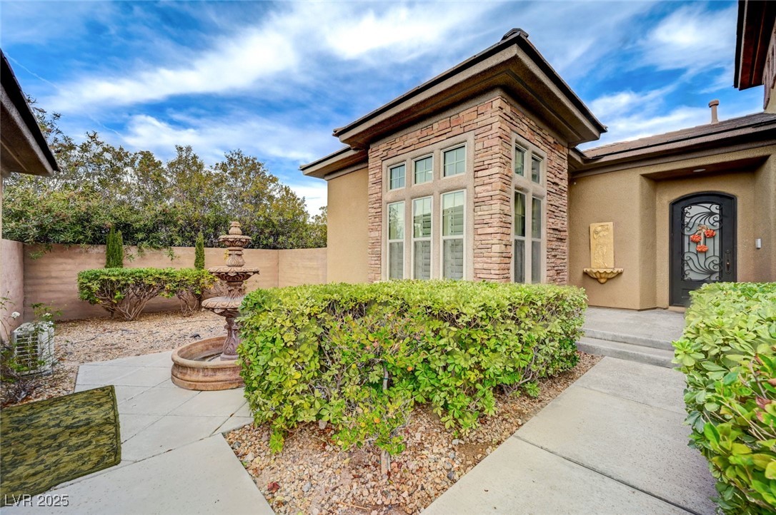 6 Holly Tree Court Property Photo 4