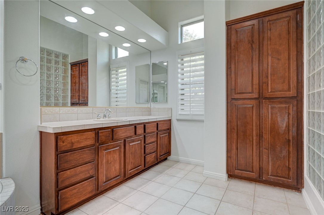 6 Holly Tree Court Property Photo 34