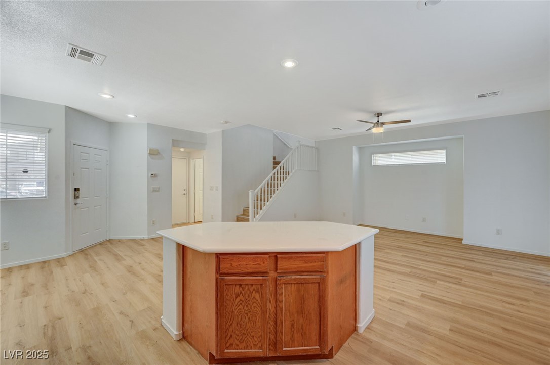 9204 Weeping Hollow Avenue Property Photo 8
