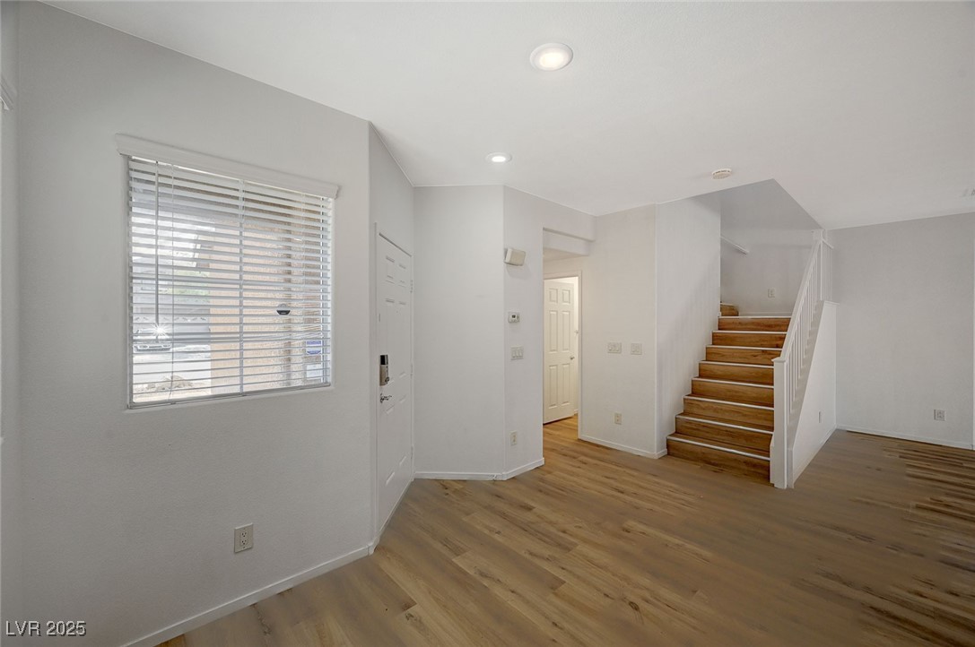 9204 Weeping Hollow Avenue Property Photo 16
