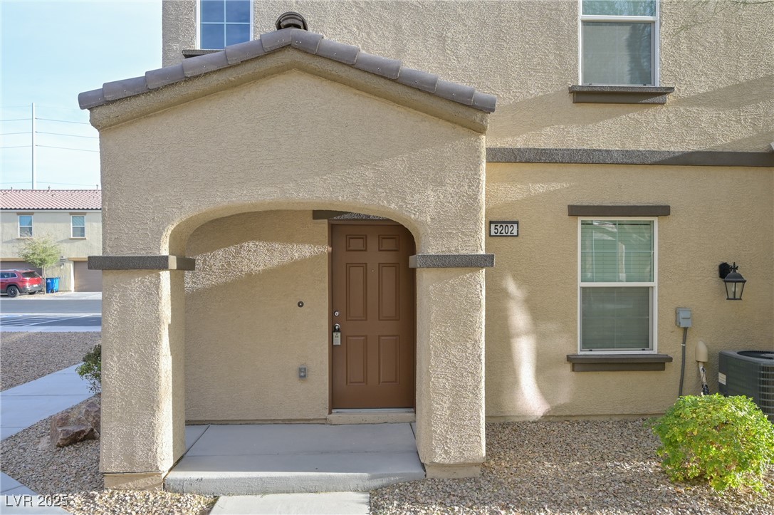 5202 Dubris Drive Property Photo 4