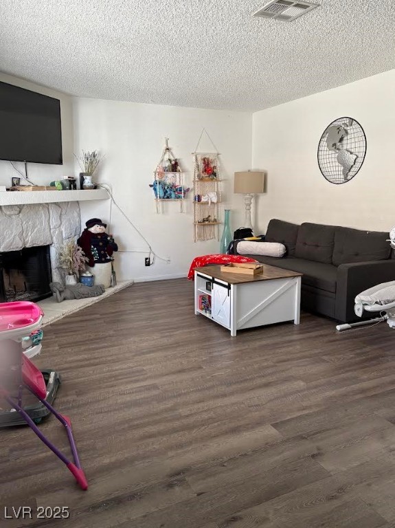 929 Rockview Drive 202 Property Photo 5