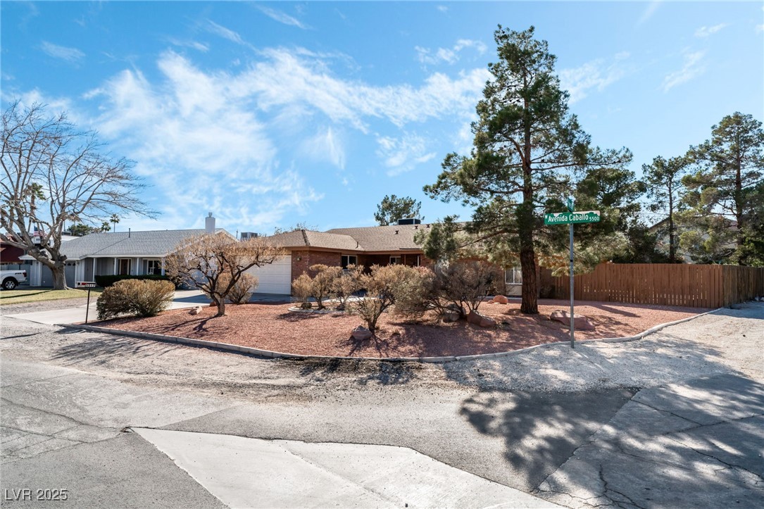 5517 Avenida Caballo Property Photo 3