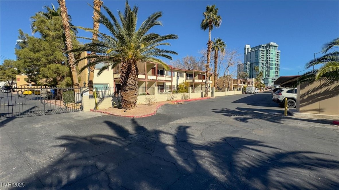 350 East Desert Inn Road H208 Property Photo 33