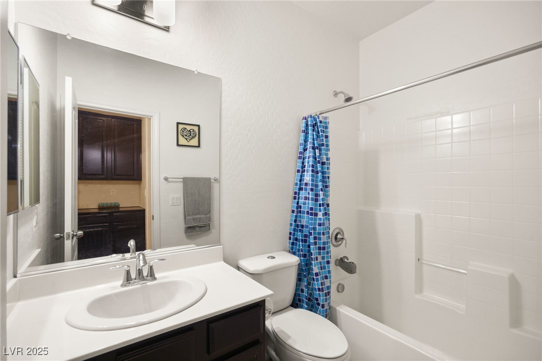 6389 Jacobville Court Property Photo 18