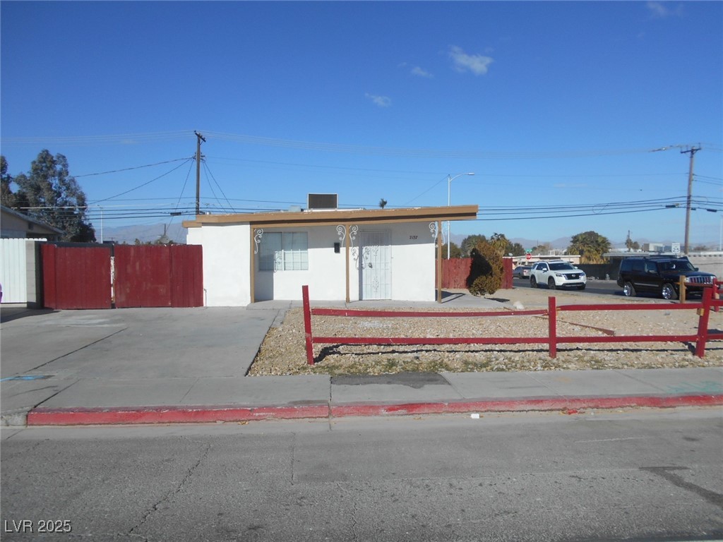 2137 East Saint Louis Avenue Property Photo 1