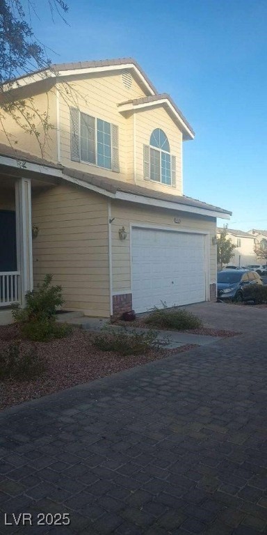 1529 Tillman Falls Avenue Property Photo 2