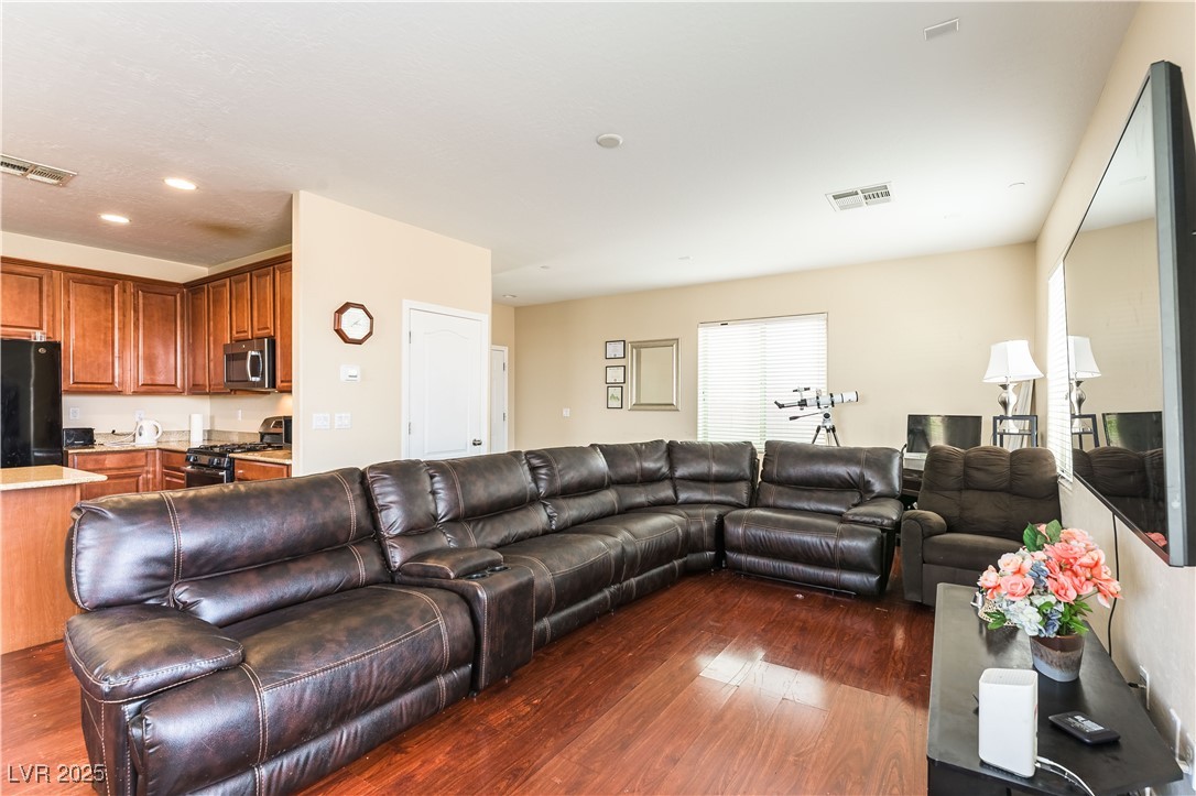 658 Forest Peak Street Property Photo 4