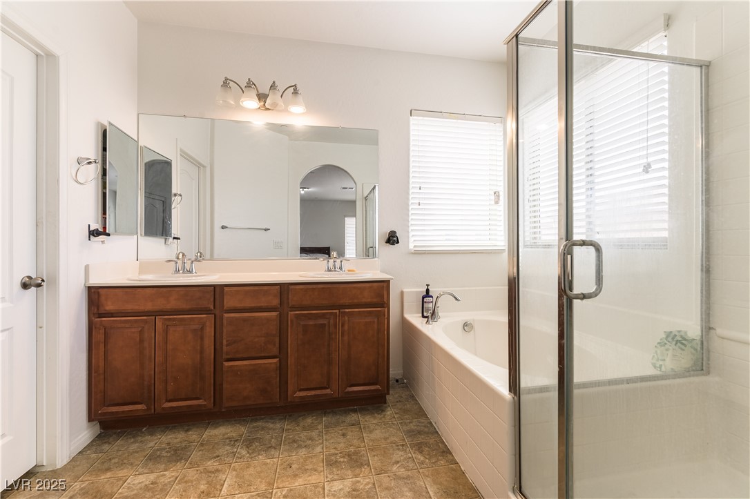 658 Forest Peak Street Property Photo 16