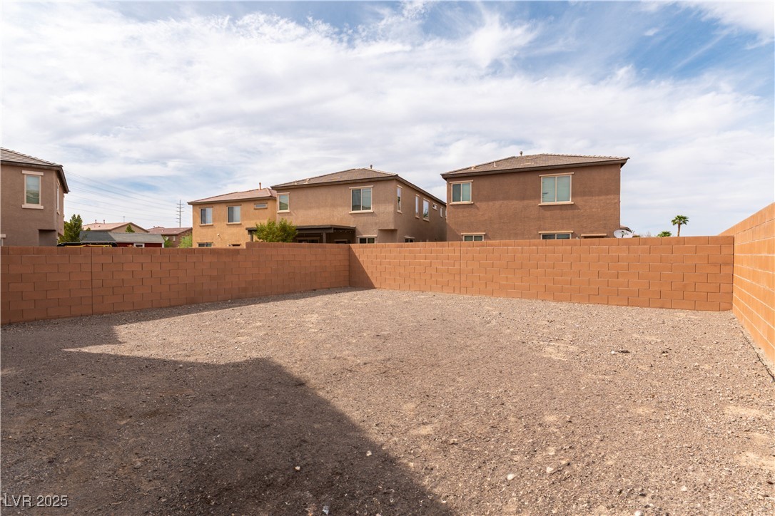 658 Forest Peak Street Property Photo 23