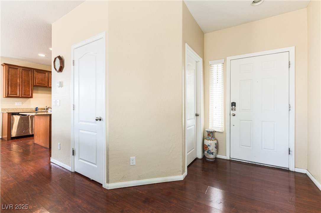 658 Forest Peak Street Property Photo 24