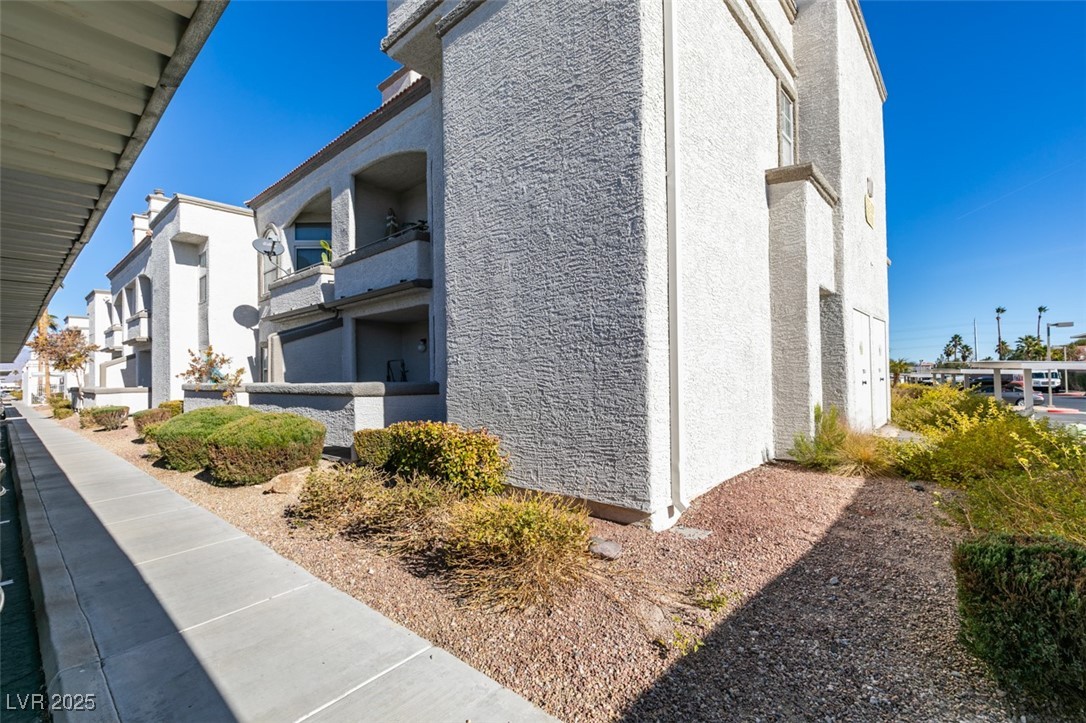 3150 Soft Breezes Drive 2030 Property Photo 4