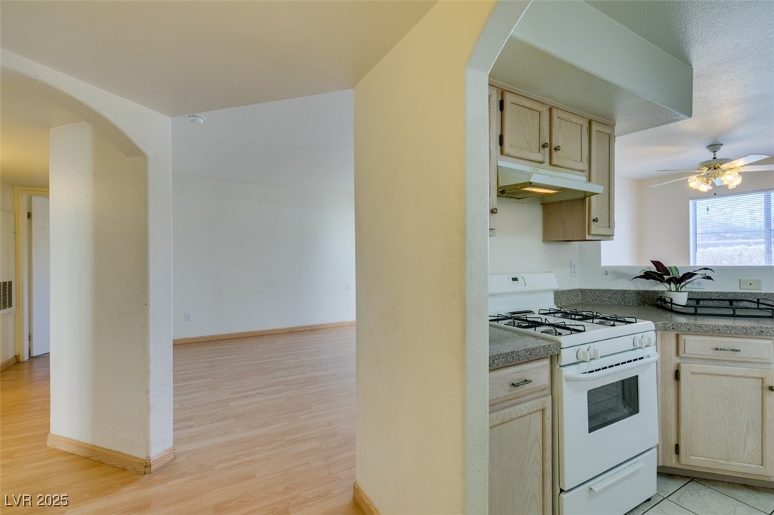 698 South Racetrack Road 711 Property Photo 6